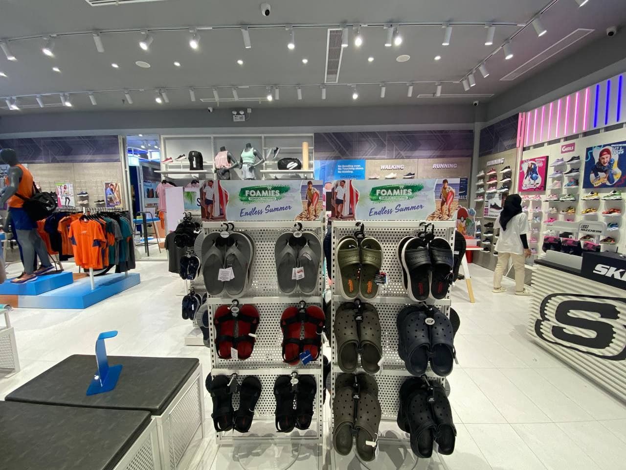 skechers-04.jpg
