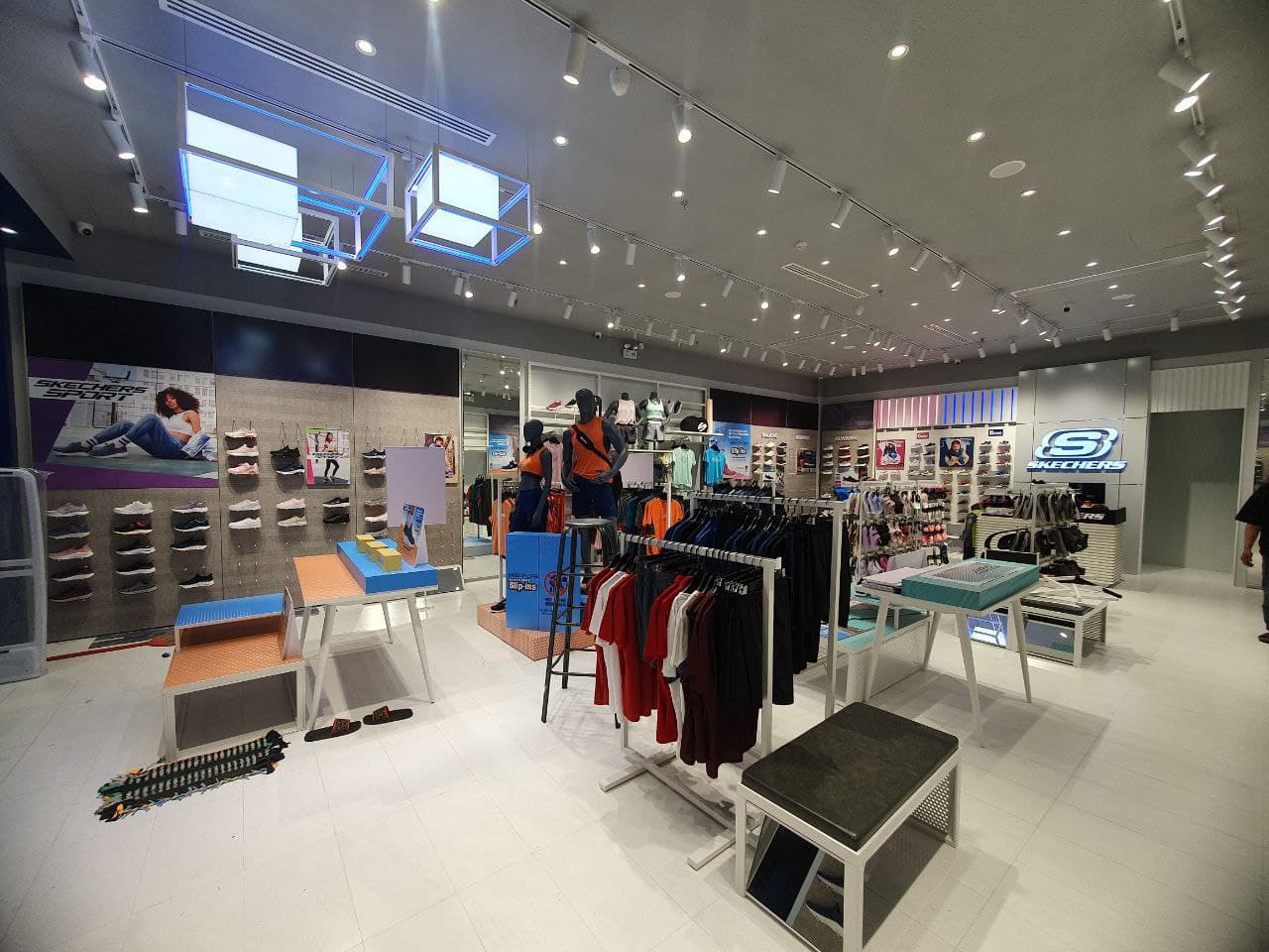 skechers-05.jpg