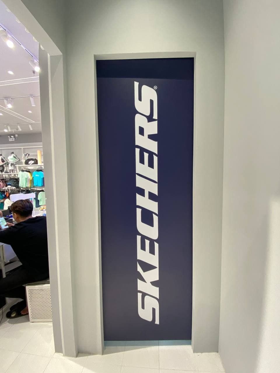 skechers-06.jpg